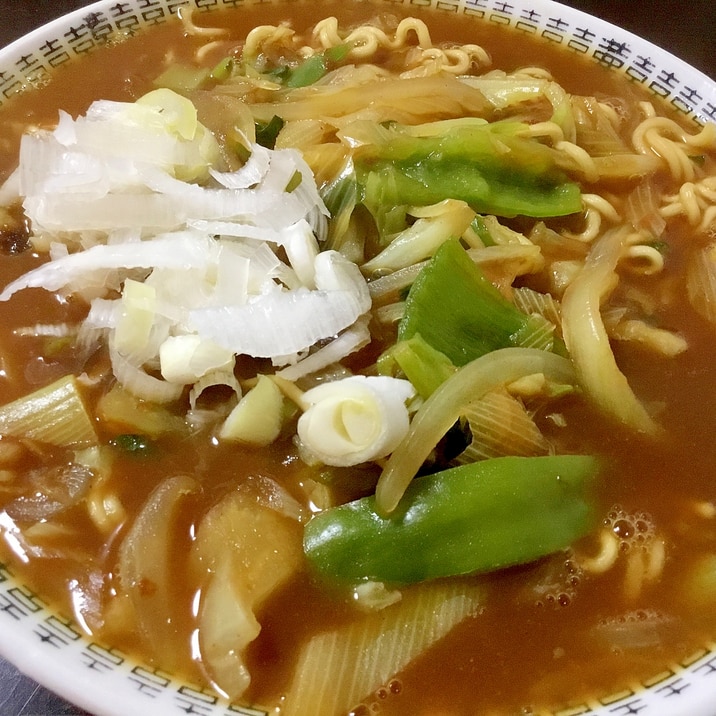 インスタントラーメンを使った、カレーラーメン